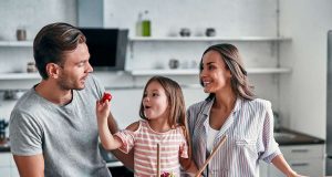 Gentest/Genanalyse: Gut versorgt mit vitaminreichem Gemüse, gesunden Fetten und der richtigen Menge an Proteinen und Kohlenhydraten: Das ist auch in vielen Familien ein wichtiges Thema. Foto: djd/Leichter Leben/Valerii - stock.adobe.com