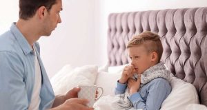 Behandlungsmethoden: Kinder leiden besonders oft unter Husten. Heilkräuter und Inhalation können die Beschwerden sanft lindern. Foto: djd/Hermes Arzneimittel/Shutterstock/New Africa