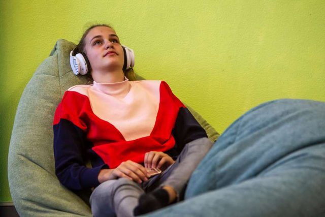 Gezielte Entspannung hilft bei Schulstress. Foto: djd/Studienkreis/Michael Printz