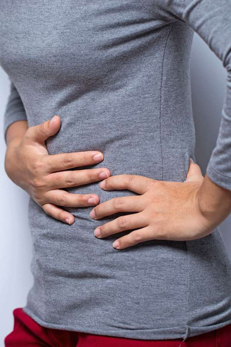 Wenn das Essen wie ein Stein im Magen liegt, können Heilkräuter die Verdauung wieder ins Gleichgewicht bringen. Foto: djd/Padma/chajamp - stock.adobe.com