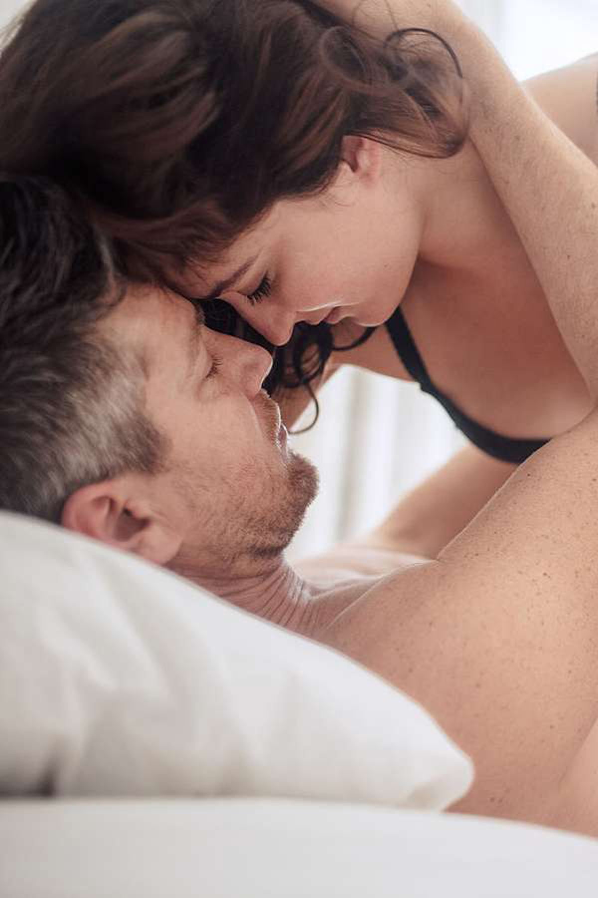 Der Trend geht zur Achtsamkeit statt Leistungssport: Das gilt einer aktuellen Umfrage zufolge auch für Sex. Foto: djd/Secret.de/thx