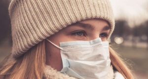 Das Coronavirus löst weltweit Ängste aus. Bescheid wissen sollte man auch über die entsprechenden arbeitsrechtlichen Konsequenzen.