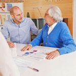 Demenz: Speziell geschulte Pflegeberater können sensibel auf die Bedürfnisse von Demenzerkrankten eingehen.