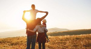 An die Zukunft denken und auf umweltfreundliche Energie setzen: Familien entscheiden sich deutlich häufiger für Ökostrom als Singles.