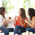 Gute Tee-Rezepte für die Gesundheit haben das ganze Jahr über Saison. Foto: djd/Verlag Peter Jentschura/Shutterstock/A. Guillem
