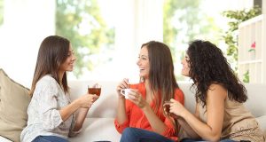 Gute Tee-Rezepte für die Gesundheit haben das ganze Jahr über Saison. Foto: djd/Verlag Peter Jentschura/Shutterstock/A. Guillem