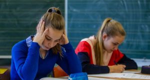Schüler stehen heute oft unter großem Druck - schließlich geht es um ihre Zukunft. Foto: djd/Studienkreis/Michael Printz