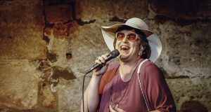 Hanuta Gonzales live