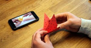 Origami: Das Basteln mit Faltpapier hat einen pädagogischen Wert: beispielsweise die Stärkung der Feinmotorik, der künstlerischen Kreativität und der Konzentrationsfähigkeit.