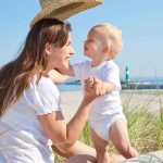 Hautbarriere: Für Sommergenuss ohne Juckreiz und Co. braucht atopische Haut auch in den warmen Monaten gute Pflege.