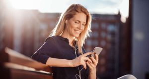 Geschwindigkeit mobiles Internet:Im Beruf ebenso wie in der Freizeit: Das mobile Internet ist heutzutage immer dabei. Praktisch sind daher Tarife mit endlosem Datenvolumen.