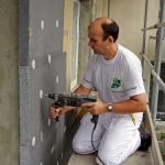 Die Fassadendämmung ist eine der wichtigsten Maßnahmen, um im Altbau die Energiekosten zu senken und gleichzeitig etwas für Umwelt- und Klimaschutz zu tun.