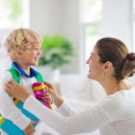 Kind hat Diabetes: Das Kind in die Kita schicken, ohne sich zu viele Sorgen machen zu müssen: Dank moderner Systeme zur kontinuierlichen Gewebezuckermessung ist dies größtenteils möglich.