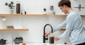 Kochendwasserhähne: Ein Wasserhahn für alles: Er spendet kochendes Wasser auf Knopfdruck ebenso wie kühles und gefiltertes Trinkwasser - ganz nach Wunsch still oder mit Kohlensäure. Foto: djd/Quooker