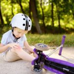 Kinderwunden: Knie aufgeschlagen? Oberflächliche Wunden bei Kindern können meist problemlos behandelt werden.