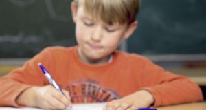 Lernmotivation: Ob in der Schule oder zu Hause: Mit Spaß und Motivation fällt das Lernen viel leichter.