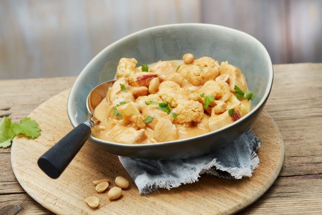 Rezept der Woche Kw 26 2020 Hähnchencurry mit Erdnuss verfeinert