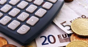 Vor allem Bauherren, die knapp kalkulieren müssen, sollten für den Fall der Insolvenz des Baupartners vorsorgen.