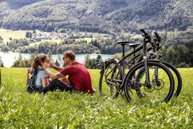 Radurlaub: Die meisten Fahrradreisenden verbringen ihren Genussurlaub mit dem Partner. Foto: djd/www.velontour.info/Rupert Mühlbacher