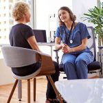Forschung: Besonders bei Volkskrankheiten wie Krebs oder Herz-Kreislauf-Krankheiten und bei chronischen Leiden wie Asthma oder Diabetes sehen die Menschen in Deutschland noch großen Forschungsbedarf. Foto: djd/Sanofi/Getty Images/monkeybusinessimages