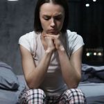Nachtruhe: Viele Menschen geraten abends in eine Grübelspirale und können deshalb nicht einschlafen.