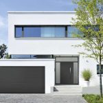 Aus einem Guss: Haustür, Fenster und Garagentor prägen ganz wesentlich das Erscheinungsbild des Eigenheims und sollten daher gut aufeinander abgestimmt sein.