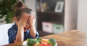 Gemüsemuffel: Gemüse? Auf keinen Fall! Manchen Kindern muss man Vitamine erst einmal schmackhaft machen.