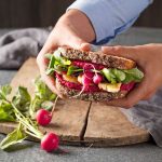 Frischer Fisch und Rote Beete in saftig weichem Brot - phantasievollen Rezeptideen für skandinavische Genüsse sind keine Grenzen gesetzt.