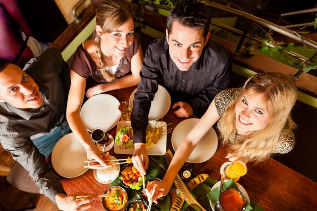 Young people eating in Thai restaurant Gutscheinbuch.de Schlemmerblock
