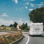 Caravan: Urlaub mit dem Wohnmobil ist in Zeiten von Corona gefragter denn je. Vor der Reise sollte das Fahrzeug gründlich gereinigt und unter die Lupe genommen werden.