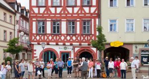 Impressionen vom Marktplatz in Karlstadt. Die Stadt am Main ist sehenswert und kann Ausgangspunkt für Tagestouren in die Städte der Umgebung sein