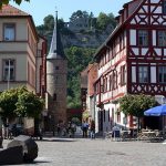 Kurzurlaub: Vom malerischen Karlstadt aus kann man spannende Tagesausflüge in die Städte der Umgebung unternehmen.