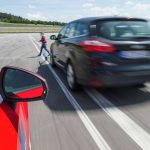 Sicherheit: Gefahr erkannt, Gefahr gebannt: Notbremssysteme, die schneller reagieren als der Mensch, können zahlreiche Unfälle im Straßenverkehr verhindern.