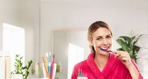 Zahnfleischerkrankungen: Zur Vorbeugung einer gefährlichen Parodontitis ist eine sorgfältige Mundhygiene unverzichtbar. Eine gründliche, tägliche Zahnreinigung beinhaltet das mindestens zweiminütige Zähneputzen als Grundlage.