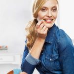Zahnfleischerkrankungen: Für die Pflege der Zahnzwischenräume lassen sich auch sogenannte Dental Sticks nutzen