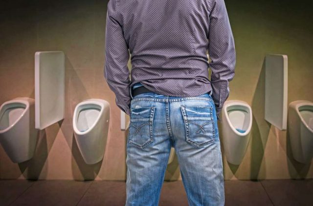 Für Menschen, die unter Paruresis leiden, ist der Besuch öffentlicher Toiletten ein großes Problem.