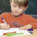 Lernmotivation: Ob in der Schule oder zu Hause: Mit Spaß und Motivation fällt das Lernen viel leichter.