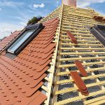 Sturmsicherheit: Das Dach als Schutzschild des Hauses muss so einiges wegstecken. Stürme, Starkregen, Hagel und Co. setzen der Bausubstanz zu.
