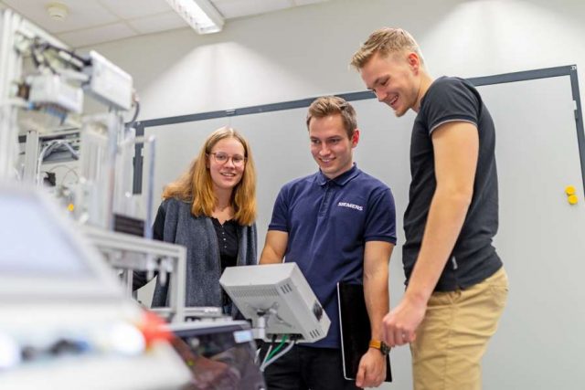 berufsmesse Wie spannend und innovativ eine Ausbildung bei Siemens ist, können interessierte Schüler*innen schon während einer virtuellen Berufsmesse erfahren.