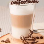 3D-Schoko-Ducker: Überraschung für Kaffeegäste: Die tollen Schokoladendekore sind innerhalb weniger Minuten hergestellt.