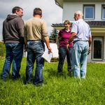 Maklerprovision: Sachverständiger Rat kann vor überteuerten Immobilienpreisen schützen, bei denen der Verkäuferanteil der Maklerkosten vorab auf den Kaufpreis umgelegt wurde.