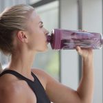 Eine ausreichende Flüssigkeitszufuhr ist entscheidend für unsere Gesundheit.