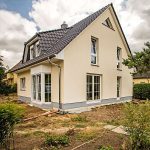Bauherrnberater: Damit Bauherren am Ende auch bekommen, was sie sich vorgestellt haben, sollten sie die Bau- und Leistungsbeschreibung vor einer Unterschrift unter den Bauvertrag genau unter die Lupe nehmen.