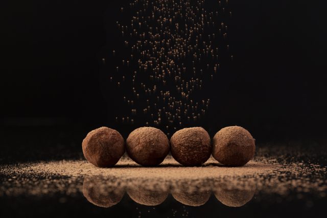 cocoa-sprinkled-truffles Rohköstliche Patisserie