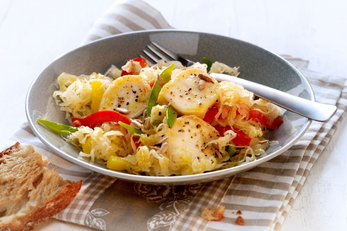 Rezept der Woche - Sauerkraut-Salat mit gratiniertem Ziegenkäse - MAINLIKE®