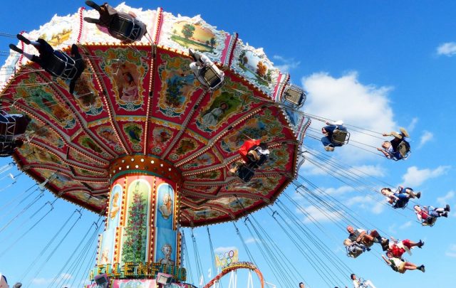 chain-carousel-1689990_1280