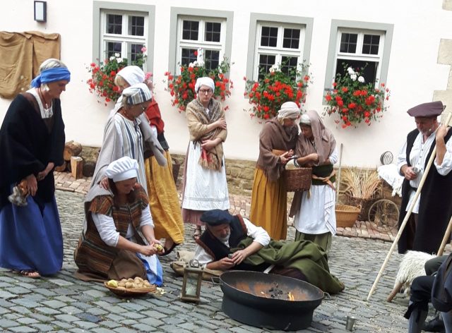 Kirchenburg_historischerSonntag_Presse