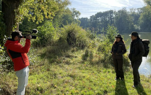 Videoserie Wir am Main_Kameramann Florian Azar mit Rangerinnen Alexandra Kellner und Liliane Irle_ Foto Marc Heinz
