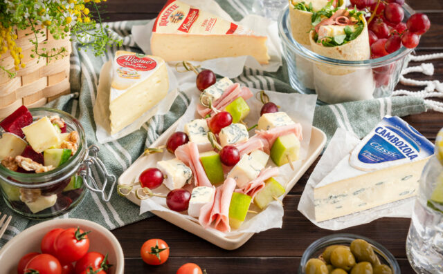 Sommerabend Picknick mit Allgäuer Rahmtorte, CAMBOZOLA und ROUG
