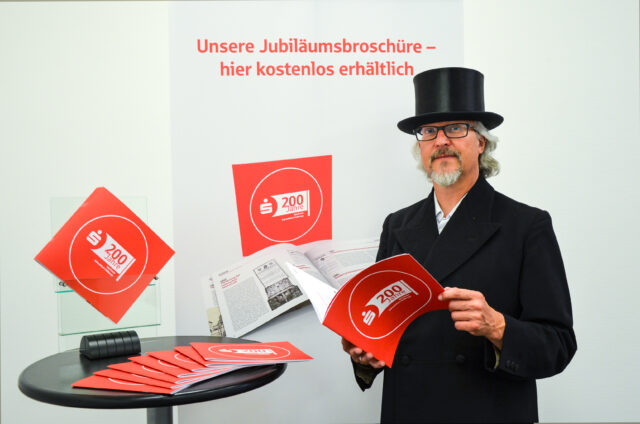 Pressefoto_Jubilaeumsbroschuere